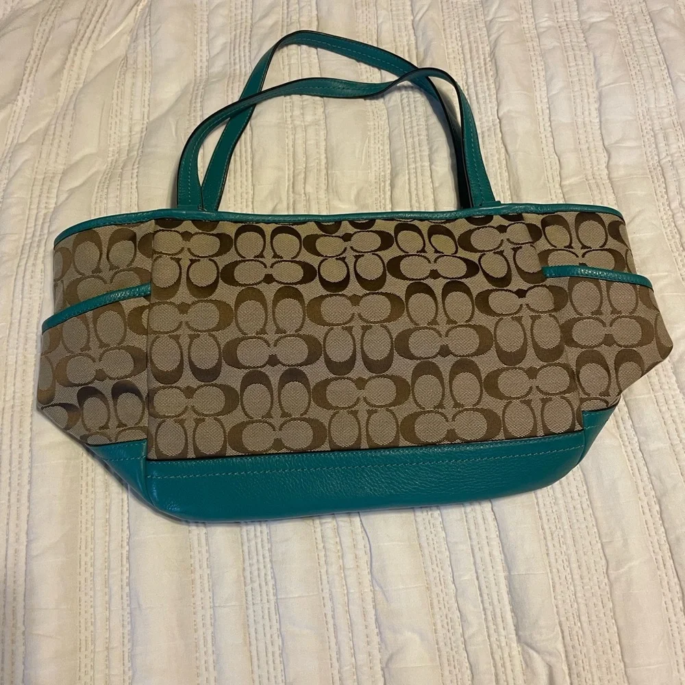 Medium Coach Handbag - Picture 8 of 9